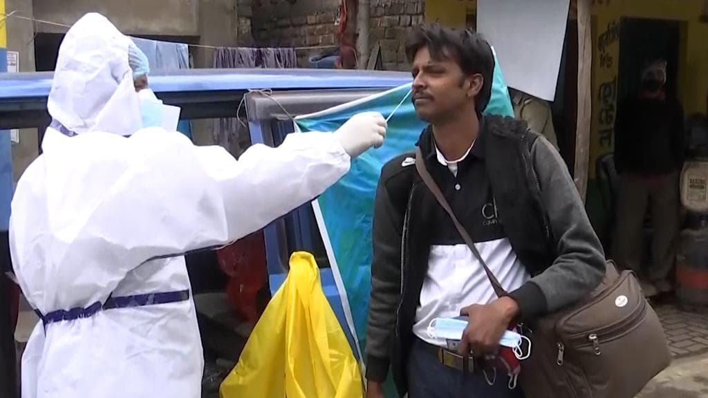 India Covid Update: গত ২৪ ঘণ্টায় দেশে করোনা আক্রান্ত ২ লক্ষ ৩৫ হাজার ৫৩২ জন, মৃত্যু হয়েছে ৮৭১ জনের