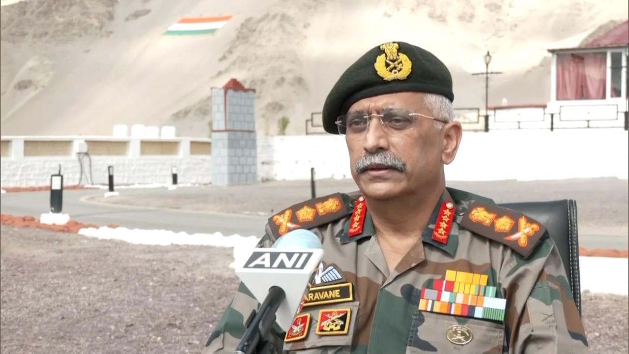 MM Naravane: लद्दाख दौरे पर आर्मी चीफ, बोले- चीन से बातचीत जारी, जल्द सुलझेंगे विवाद 