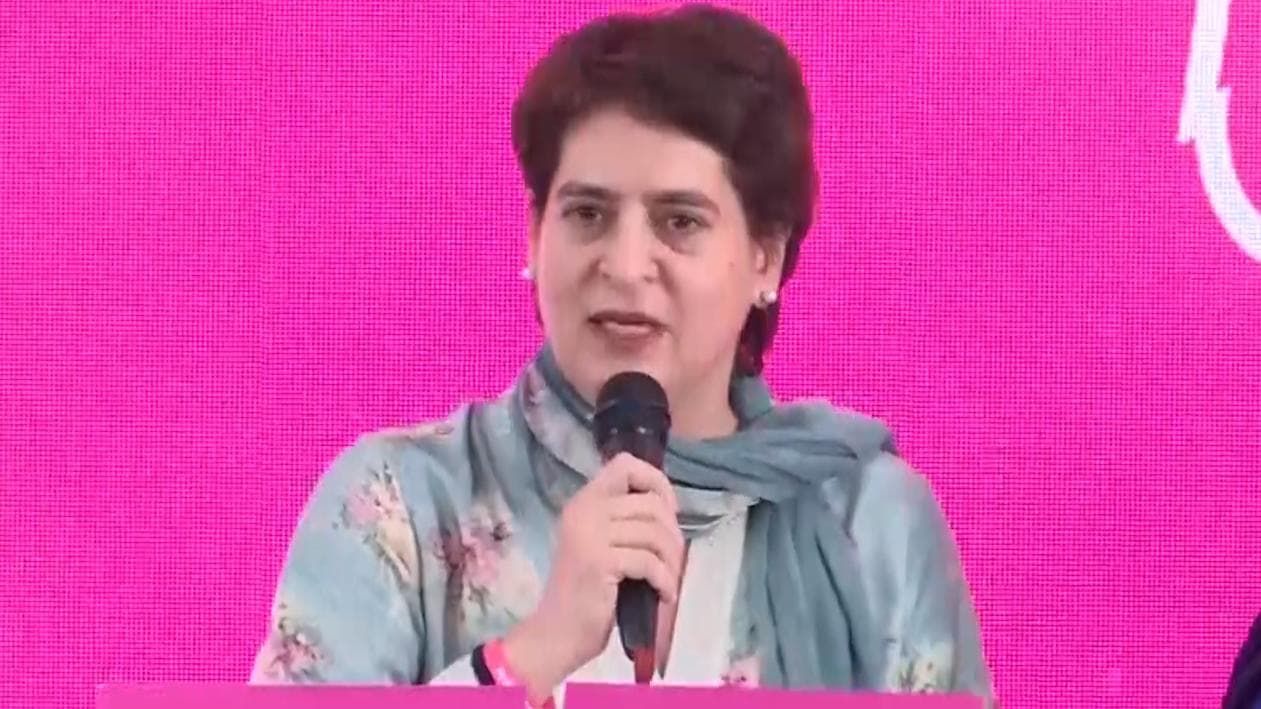 UP Election 2022: তিনি মুখ্যমন্ত্রীর মুখ নন, বয়ান বদল করে দাবি প্রিয়াঙ্কার