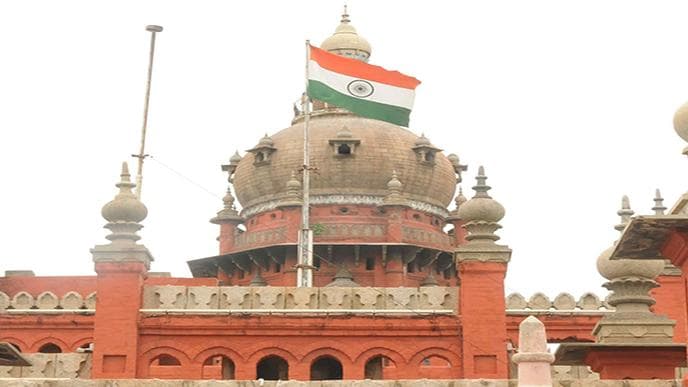 Madras High Court ने कहा- क्रॉस पहनने से या चर्च जाने से रद्द नहीं हो सकता जाति प्रमाणपत्र