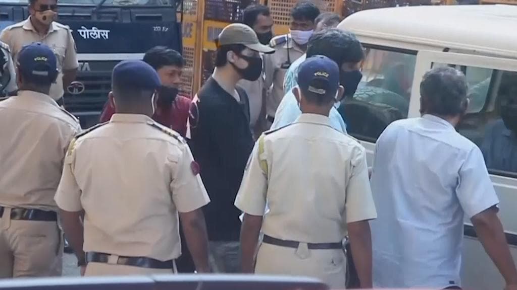 Aryan Khan Case: আরিয়ানের বিরুদ্ধে মুখ খুলতে ১৮ কোটি! সাক্ষীর বিস্ফোরক অভিযোগ, দাবি ওড়াল এনসিবি