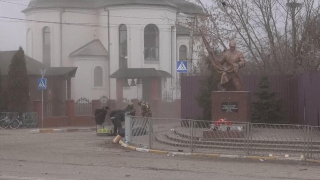 Ukraine War | Horror video shows moment Russian shell hits a bridge, kills 4 civilians