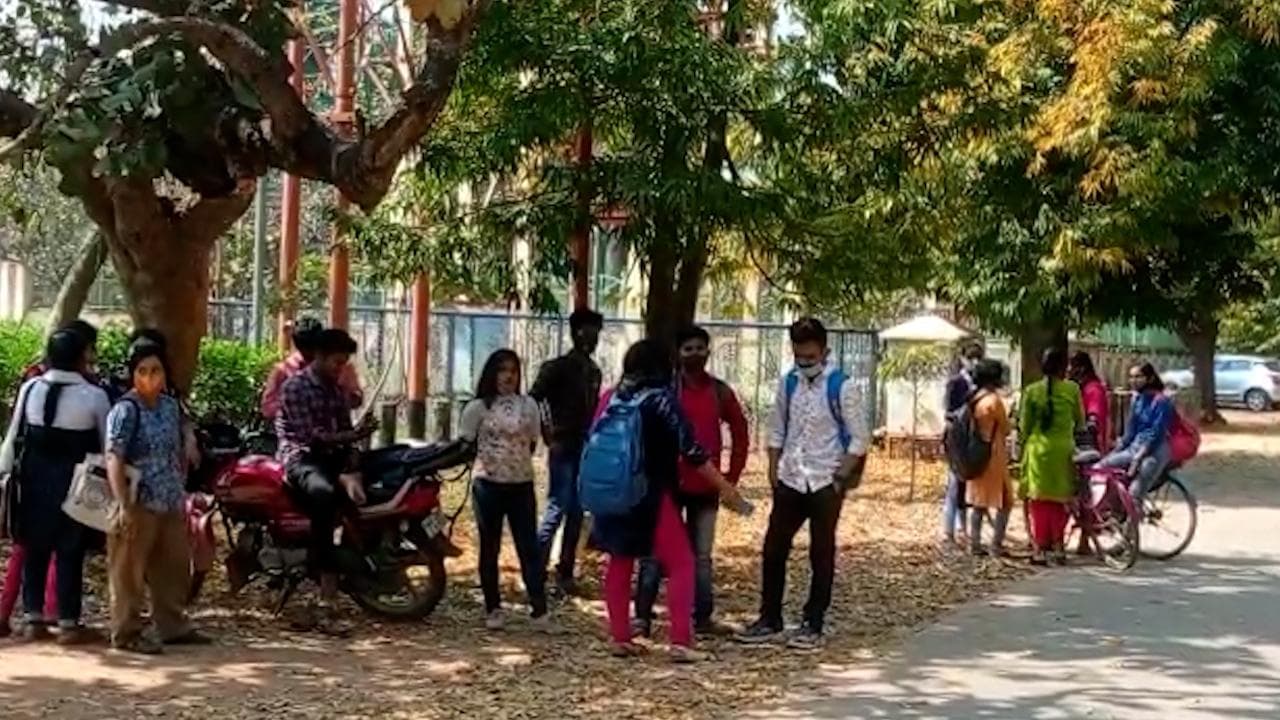 Viswa Bharati University: পড়ুয়াদের দাবি মেনে হোস্টেল খোলার নির্দেশ বিশ্বভারতী কর্তৃপক্ষের