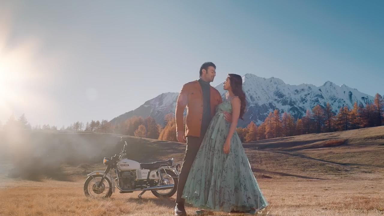 फिल्म Radhe Shyam का पहला गाना Aashiqui Aa Gayi हुआ रिलीज, दिखी पूजा और प्रभास की रोमांटिक केमिस्ट्री