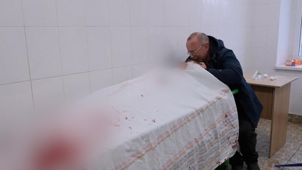 Russia Ukraine War Conflict: ফুটবল মাঠে রুশ বোমায় মৃত্যু কিশোরের, কান্নায় ভেঙে পড়লেন বাবা