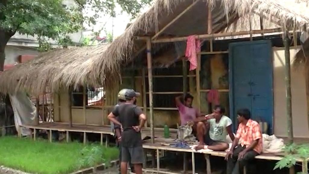 Durga Puja Thakurpukur: পুজোর মন্ডপ না আস্ত একটা গ্রাম? চোখে ধাঁধা লাগবে আপনারও