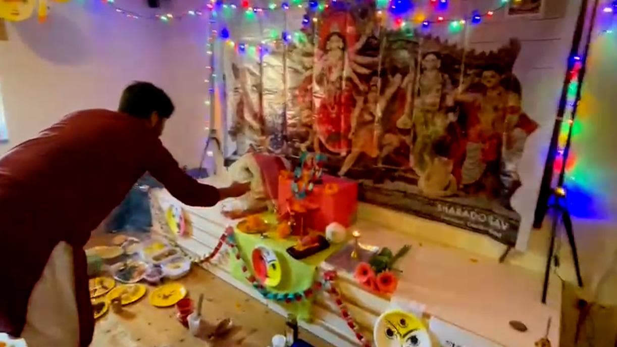 Durga Puja 2021 : সুদূর জার্মানিতে ভোগের খিচুড়ি, ড্রেসডেনে জমজমাট বাঙালির দুর্গাপুজো 