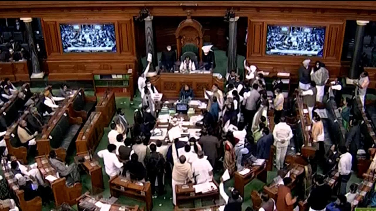  বিরোধীদের হট্টোগোল, লোকসভায় পাস নির্বাচন  সংশোধনী বিল