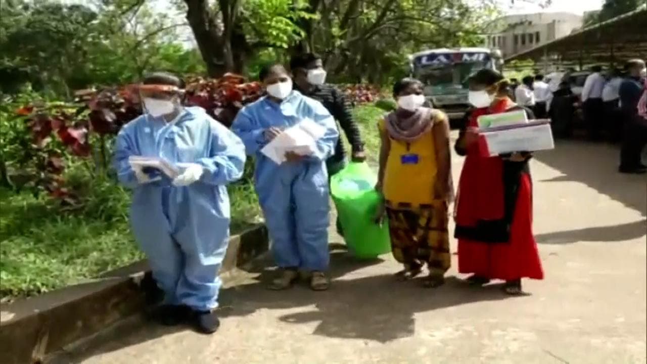 कर्नाटक में 'फ्रेशर पार्टी' बनी COVID 'सुपरस्प्रेडर', 24 घंटे में 66 से 182 हुई मरीजों की संख्या