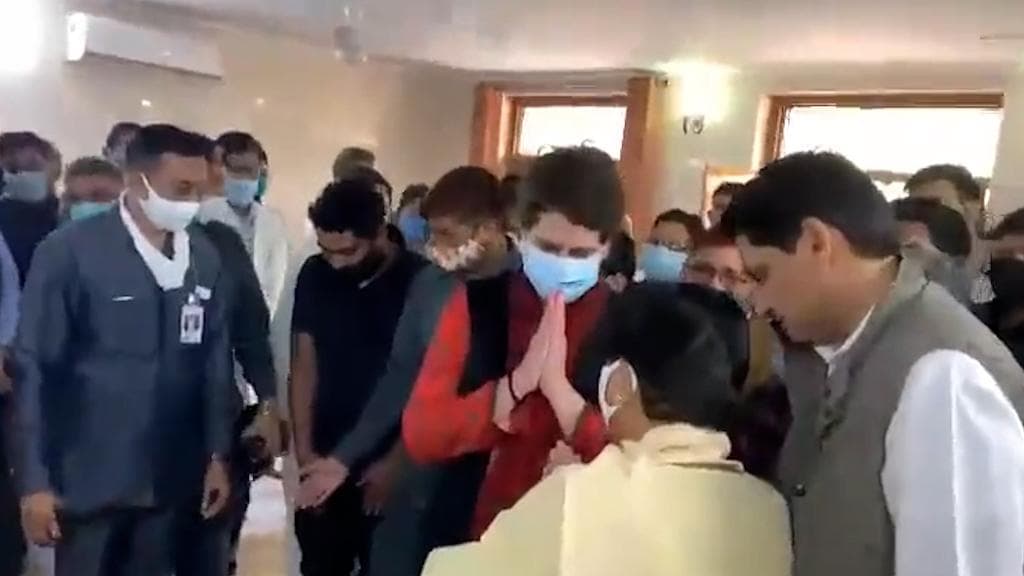 UP Elections 2022: Priyanka Gandhi visits Mayawati's Delhi home to offer condolences