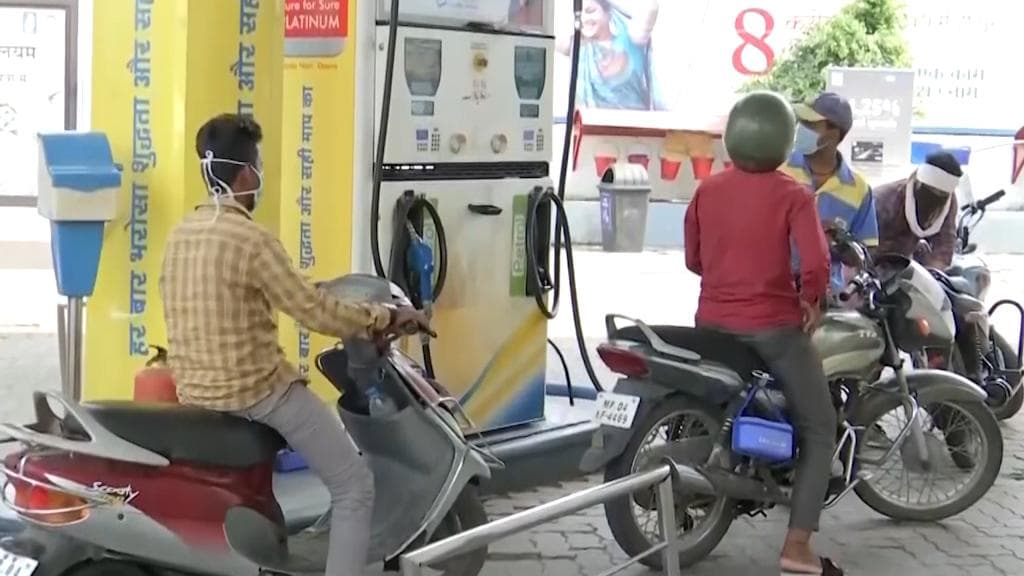Petrol Diesel price hike in Kolkata: আবারও আগুন পেট্রোল ডিজেল, রোজ নতুন দামের রেকর্ড 