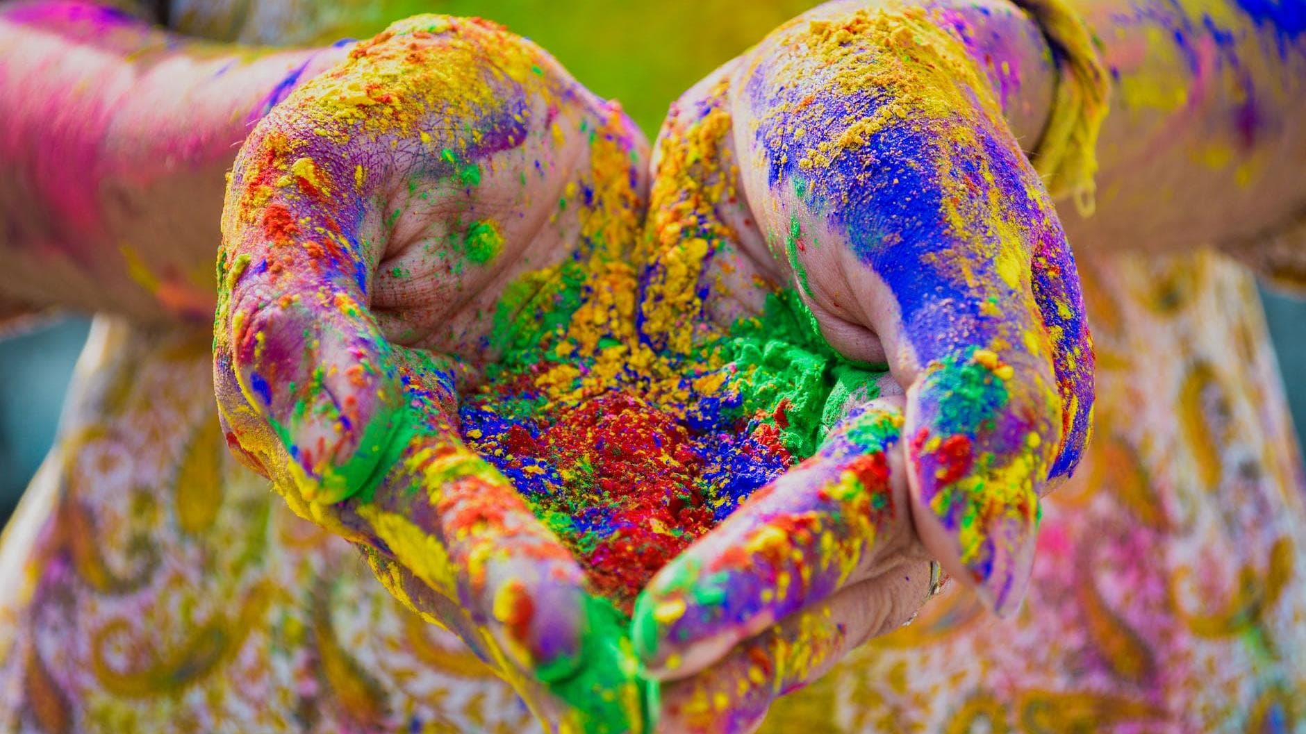 Holi 2022: Here’s how to remove stubborn Holi colours from skin and hair