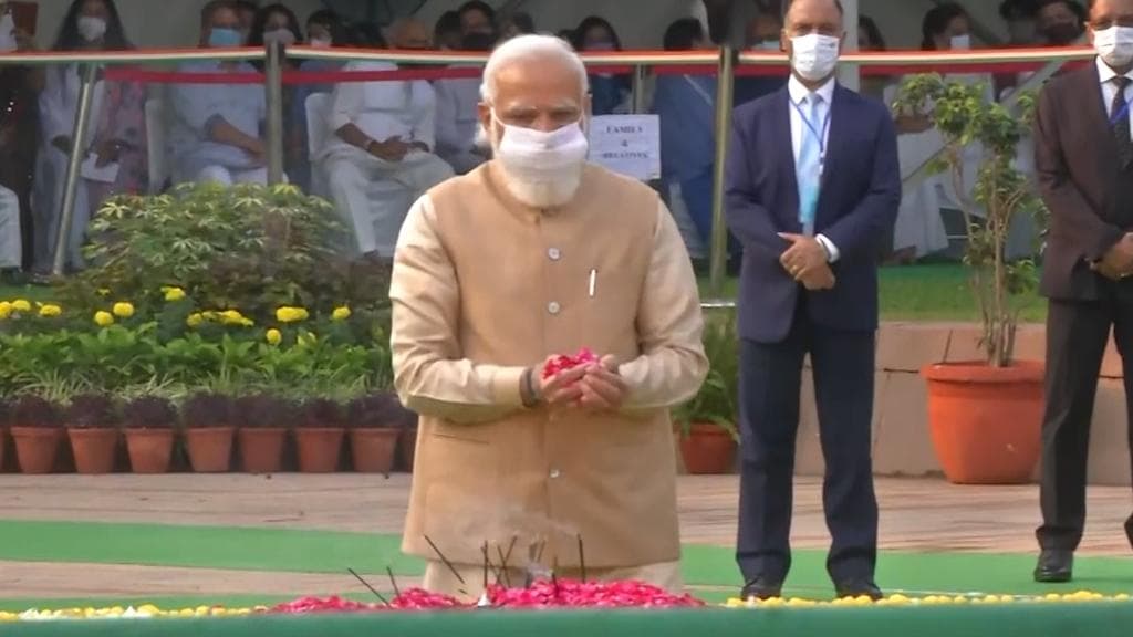 PM Modi, Sonia Gandhi pay tributes to Mahatma Gandhi on birth anniversary