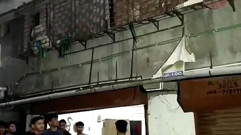 Police arrested Bangladeshi citizen: ১৭ জন বাংলাদেশিকে গ্রেফতারের পর এবার বাড়িওয়ালাকে আটক করল পুলিশ