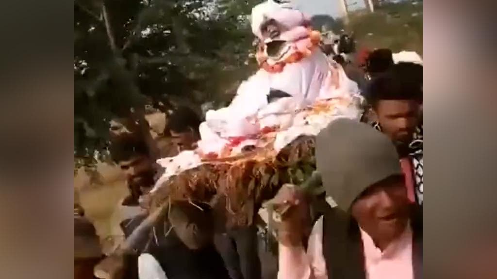 Monkey funeral: হনুমানের শ্রাদ্ধে আমন্ত্রিত দেড় হাজার, শিকেয় উঠল কোভিড বিধি