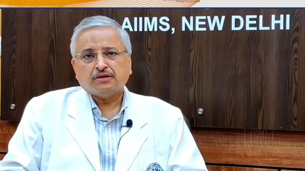 Covid-19: त्योहारी सीजन में कोरोना की थर्ड वेव का खतरा? AIIMS डायरेक्टर ने किया आगाह 