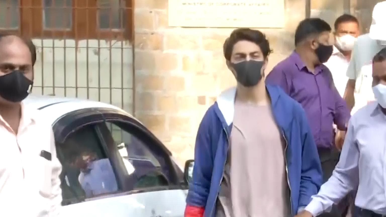 Aryan Khan: আজ বাড়ি ফিরবেন মাদক মামলায় ধৃত শাহরুখ পুত্র আরিয়ান