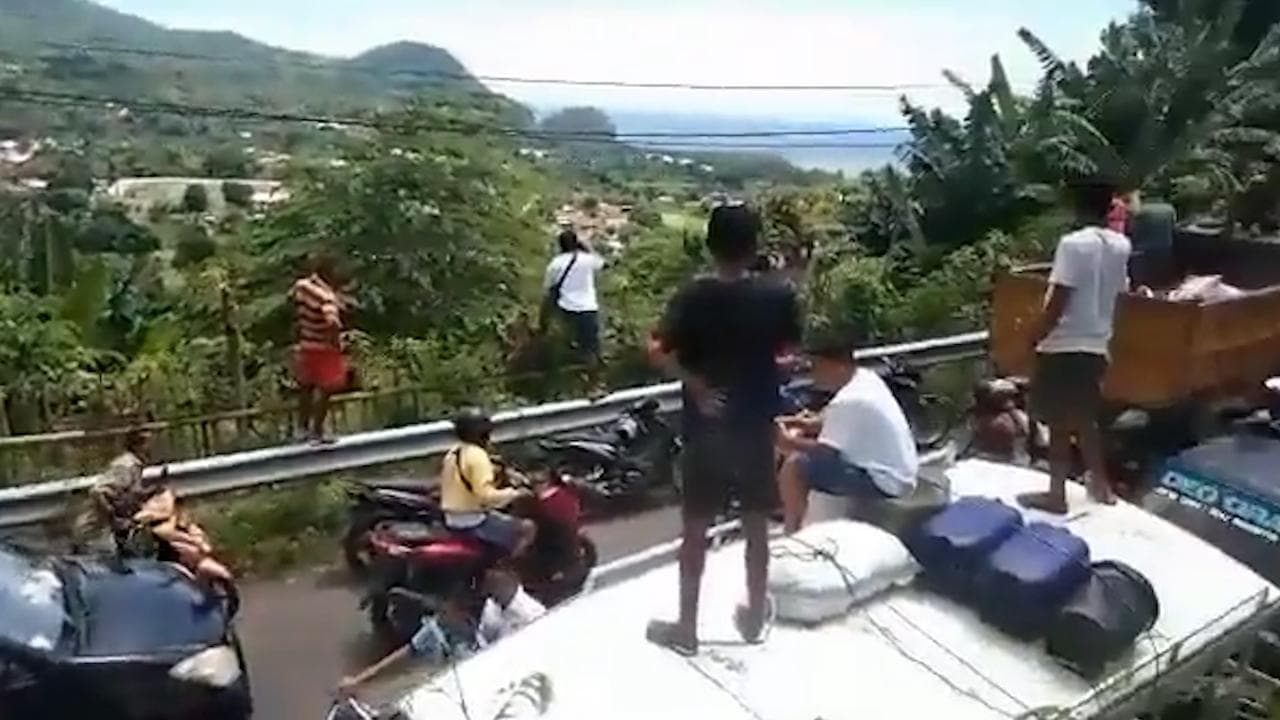 Powerful 7.3 magnitude earthquake hits Indonesia, massive tsunami waves likely to follow  