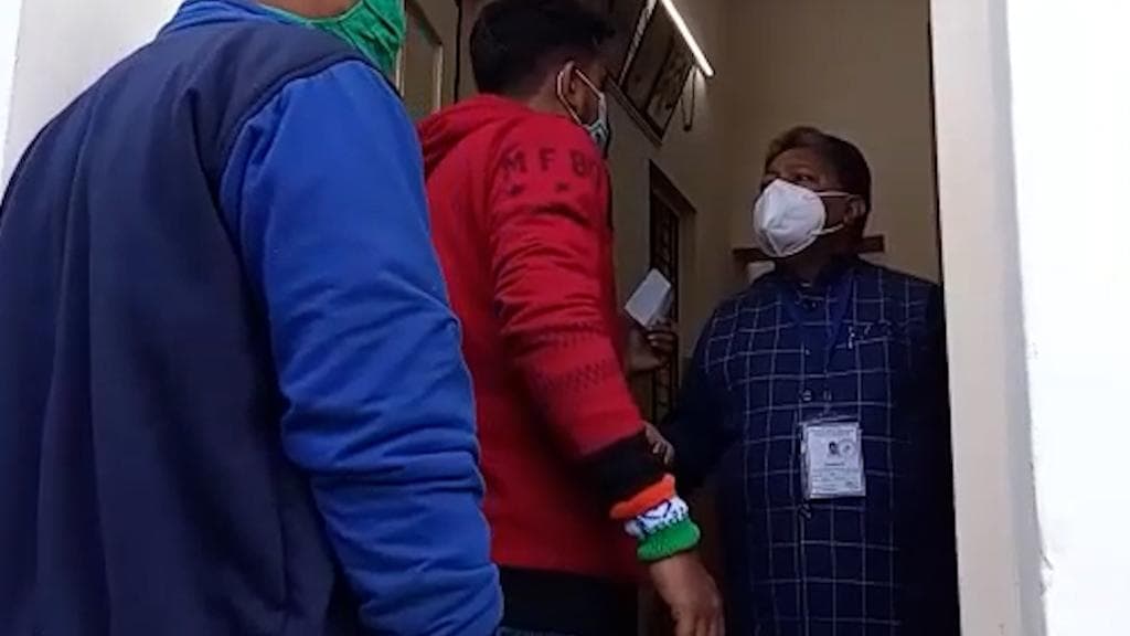 Bidhannagar Municipal Election: সল্টলেকে উত্তেজনা! ভূয়ো ভোটার ধরলেন বিজেপি প্রার্থী