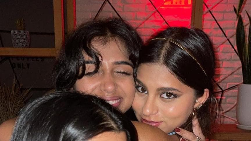 Suhana Khan ने Aryan Khan की रिहाई का मनाया जश्न, न्यूयॉर्क में दोस्तों के साथ पार्टी की तस्वीरें वायरल
