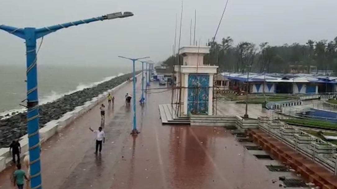 Digha : টানা বৃষ্টির জেরে উত্তাল দিঘার সমুদ্র, জারি হলুদ সতর্কতা