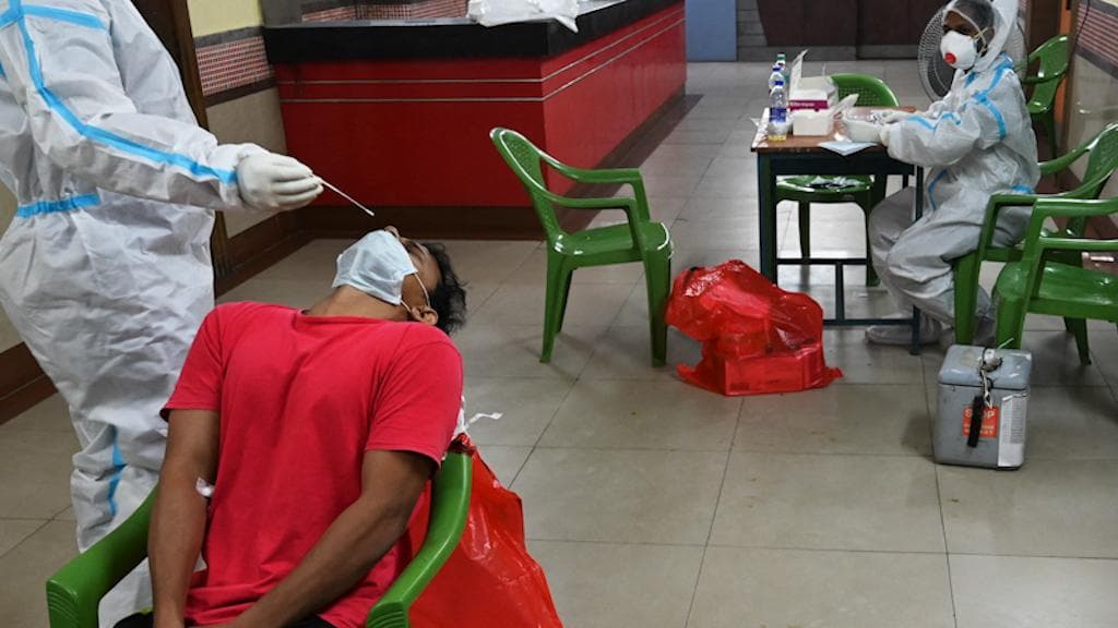 West Bengal Corona: রাজ্যে একদিনে করোনা আক্রান্ত প্রায় ১৯ হাজার, সংক্রমণ সামান্য কমল কলকাতায়