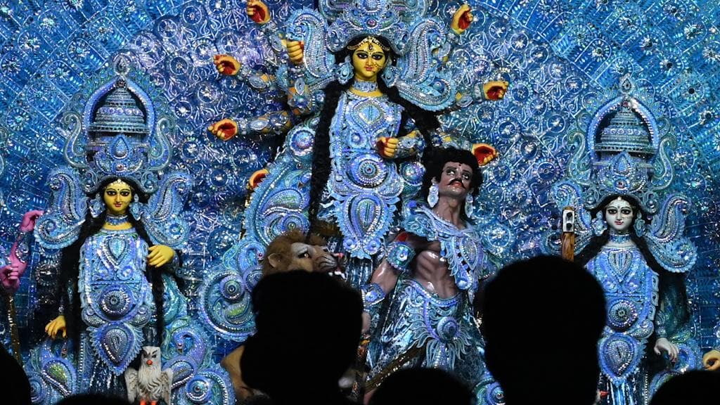 Durga Puja special Songs: প্রাণে গান, মণ্ডপেও! এভাবেই আসে বাঙালির দুর্গা পুজো