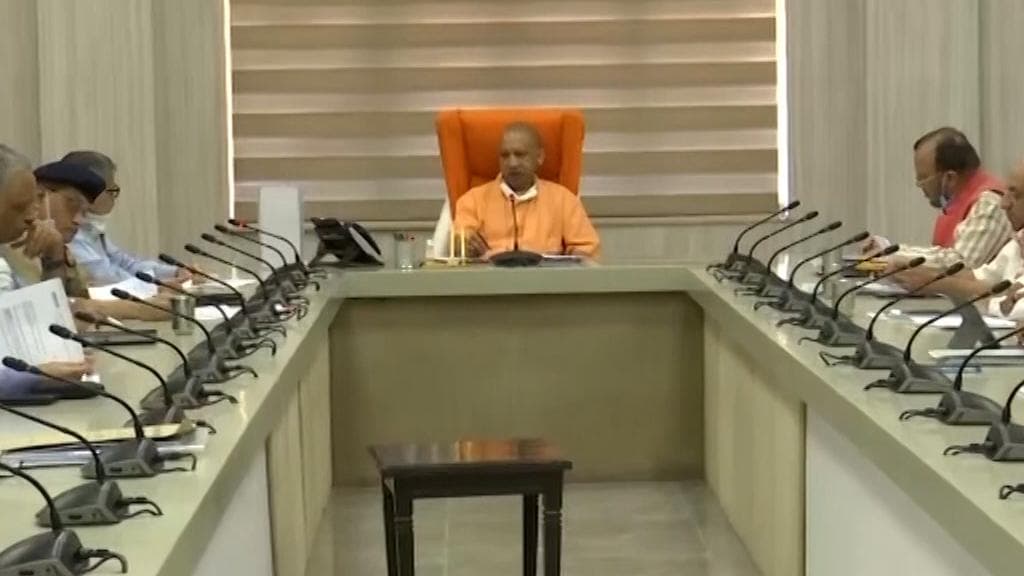 UP: चुनाव से पहले योगी सरकार का दांव! कोरोना काल में दर्ज 3 लाख मुकदमे होंगे वापस