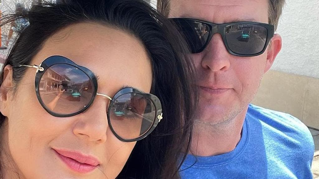 Preity Zinta : প্রীতির বাড়িতে নতুন অতিথি, স্যারোগেসির মাধ্যমে যমজ সন্তানের মা হলেন নায়িকা 