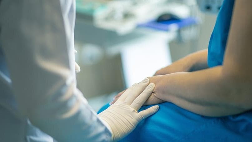 Rape पीड़िता IAF अफसर ने डॉक्टरों पर लगाया 2-फिंगर टेस्ट करने का आरोप, कहा- दोबारा ट्रॉमा से गुजरना पड़ा 