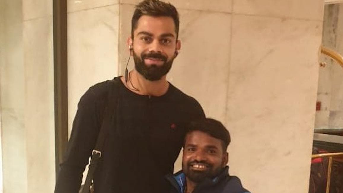 Virat Kohli: 'বিরাট' মানসিকতার পরিচয় দিলেন কোহলি, শততম টেস্ট জার্সি তুলে দিলেন বিশেষ সক্ষম এক ভক্তের হাতে