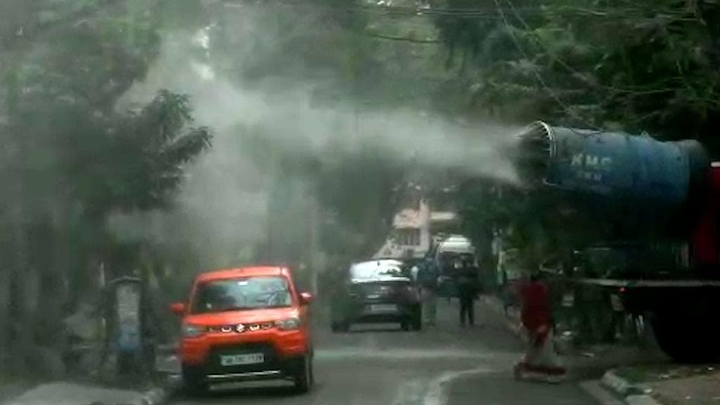 Kolkata: মঙ্গলবার যোধপুর পার্ক ও লেক গার্ডেন্স অঞ্চলে চলল জীবাণুমুক্তকরণ, নেতৃত্ব দিলেন পুর প্রতিনিধি