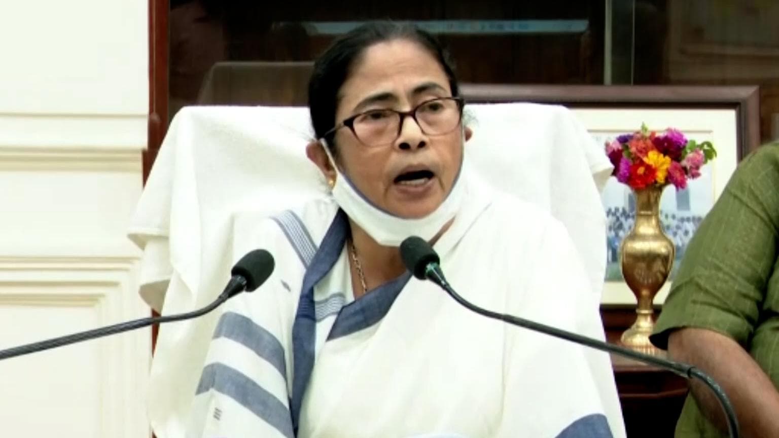 West Bengal: রাজ্য বাজেট পেশ চন্দ্রিমার, বকেয়া নিয়ে কেন্দ্রকে বিঁধলেন মমতা