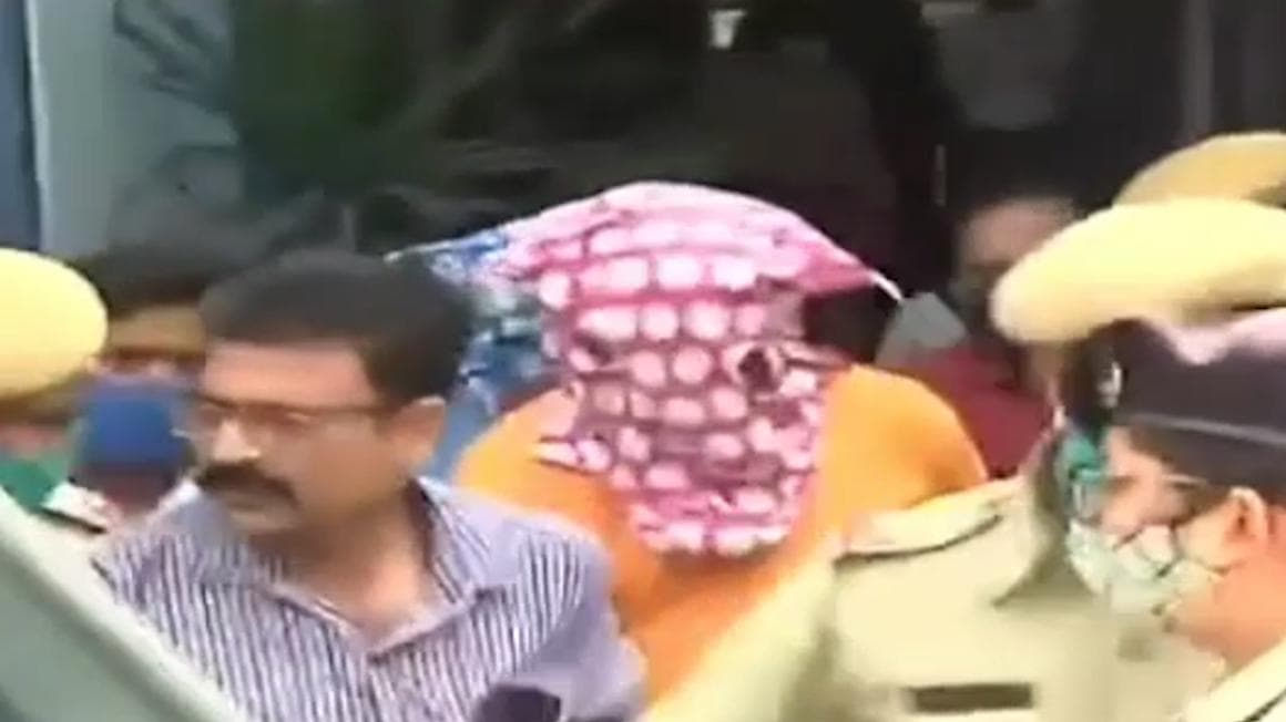 Anish Khan: 'ওসি-র কথায় গিয়েছিলাম, বলির পাঁঠা করা হচ্ছে!', বললেন ধৃত দুই পুলিশকর্মী