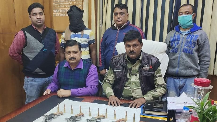 Arms Dealer arrested in Basanti: পুলিশী অভিযানে সাফল্য, বাসন্তী থেকে গ্রেফতার কুখ্যাত অস্ত্র ব্যবসায়ী