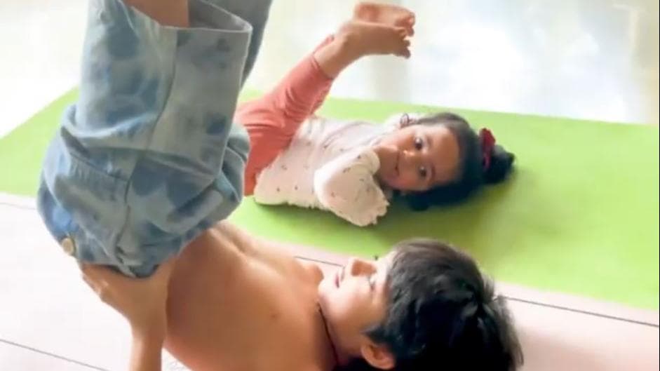 Shilpa Shetty की बेटी Samisha भाई के साथ योगा करती आईं नज़र, देखिए ये क्यूट वीडियो