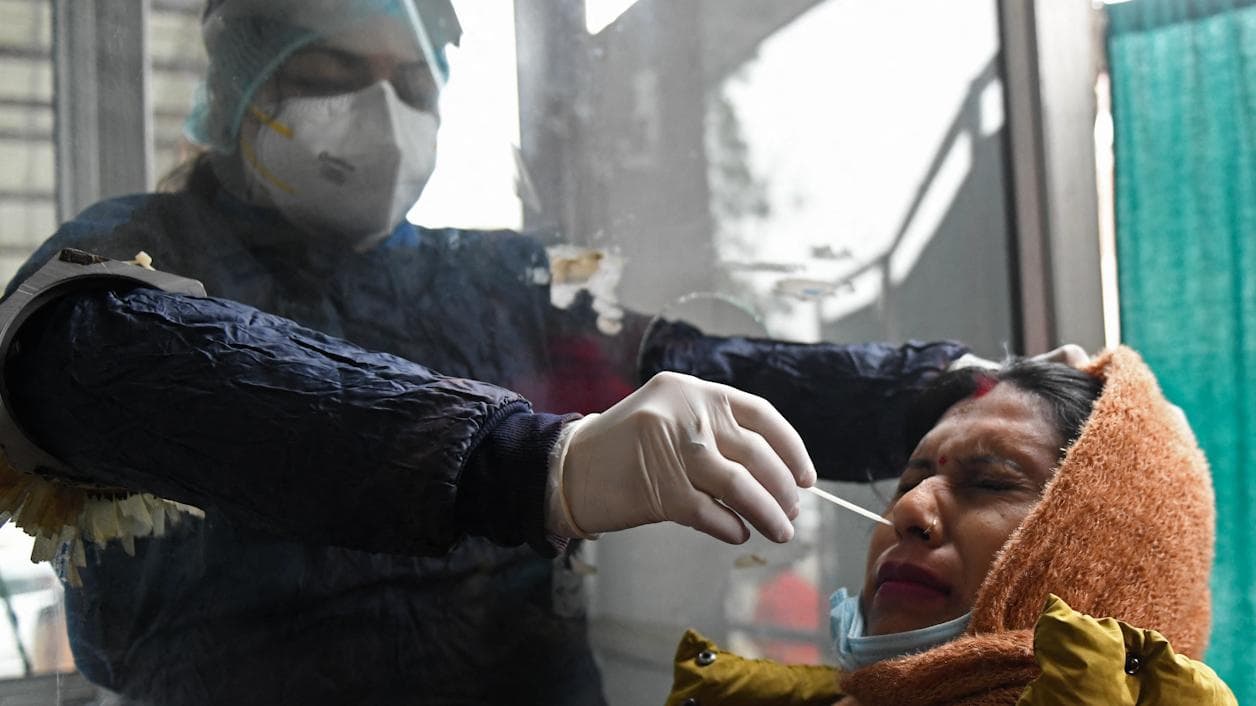 India Covid Update: দেশে ২৪ ঘন্টায় কোভিড আক্রান্তের সংখ্যা ছাড়ালো ৩ লাখ ৩৩ হাজারের গন্ডি, মৃত্যু ৫২৫ জনের