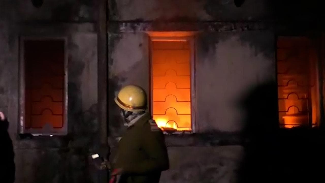 Fire : কল্যাণী জেএনএম মেডিক্যাল কলেজে আইসোলেশন ওয়ার্ডে আগুন, সাময়িকভাবে ব্যাহত পরিষেবা 