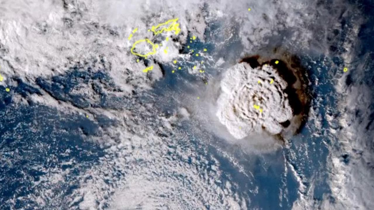 Tonga volcano eruption : জেগে উঠেছে সমুদ্রগর্ভে ঘুমিয়ে থাকা আগ্নেয়গিরি, বিস্তীর্ণ উপকূলে সুনামির আশঙ্কা