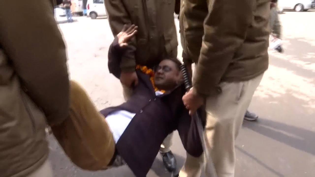 AAP leaders protesting against Chandigarh mayor polls detained by police