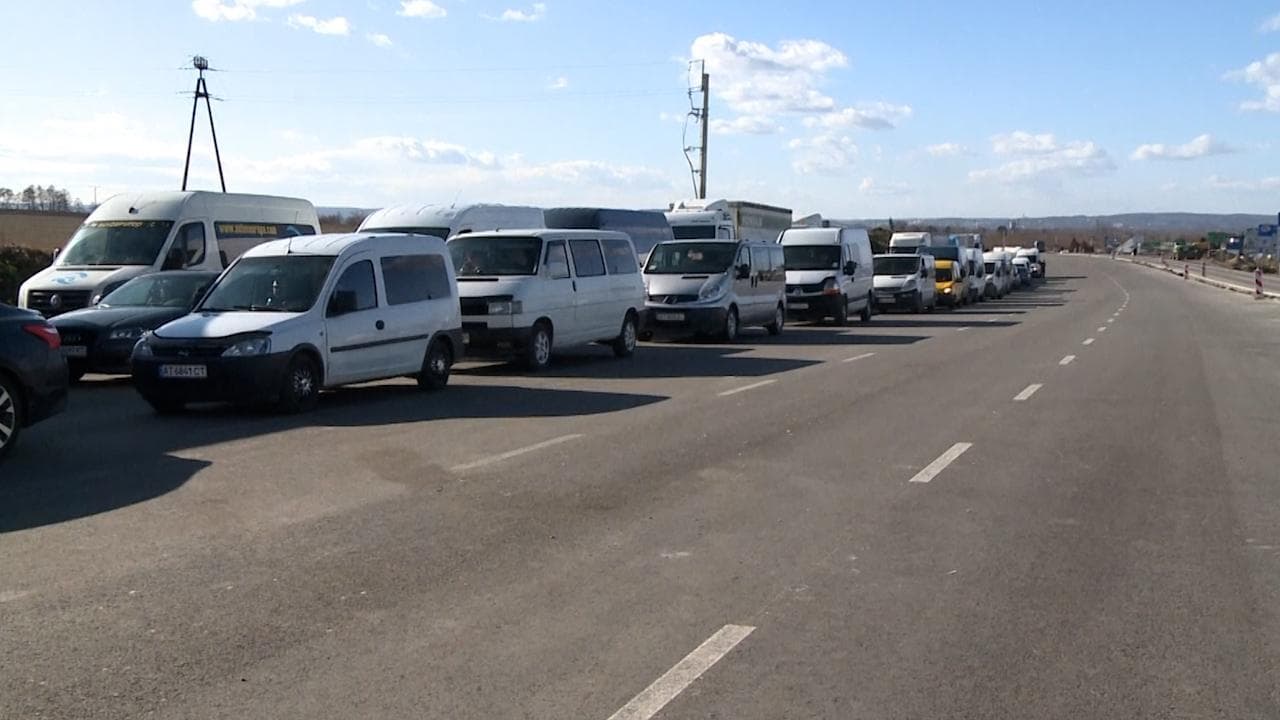 Ukraine Crisis: ইউক্রেন থেকে ভারতীয়দের দেশে ফেরাতে মরিয়া বিদেশমন্ত্রক, প্রস্তুত এয়ার ইণ্ডিয়ার বিশেষ বিমান