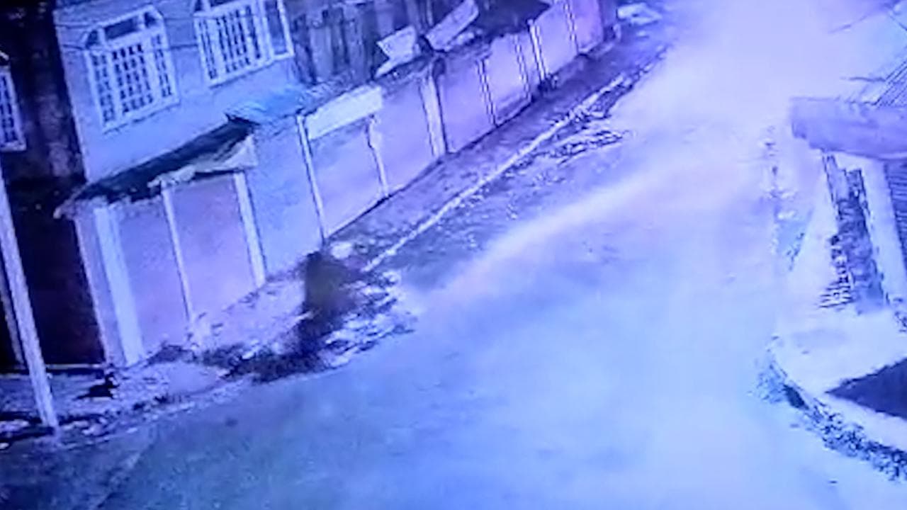 Terror attack on liquor shop in Kashmir's Baramulla, attackers caught on camera