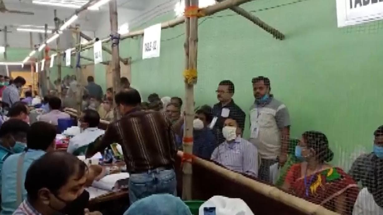 Khardah bypoll: খড়দহে বিপুল ভোটে এগিয়ে তৃণমূল প্রার্থী শোভনদেব, তবে নজর কাড়ছেন তরুণ বাম প্রার্থী 