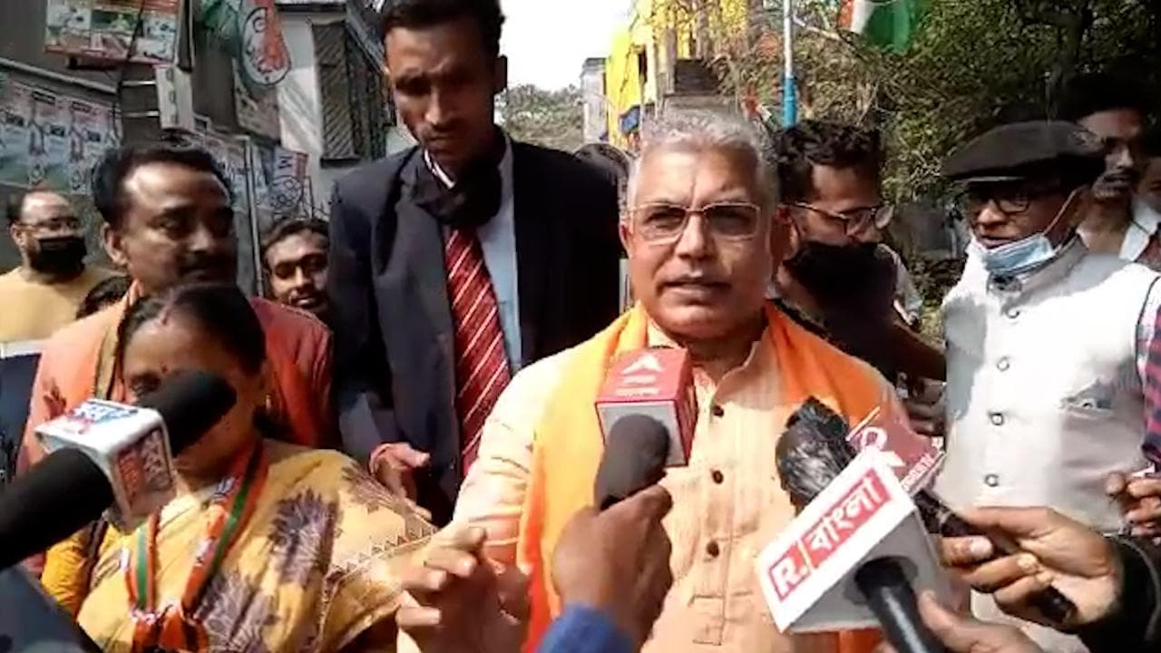 Dilip Ghosh: দিলীপ ঘোষকে ঘিরে 'জয় বাংলা' স্লোগান, দুধ দিয়ে রাস্তা শুদ্ধ করল তৃণমূল