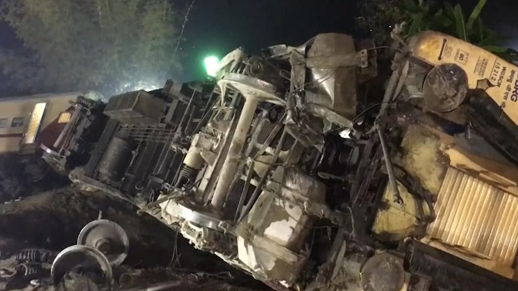 Train Accident:ট্রেন দুর্ঘটনায় টুইটারে দুঃখপ্রকাশ মোদীর, মৃতদের পাঁচ লাখ টাকা ক্ষতিপূরণ ঘোষণা রেলমন্ত্রীর