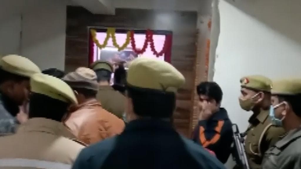 Omicron: করোনা আতঙ্ক থেকে মুক্তি দিতে স্ত্রী-সন্তানদের খুন করলেন 'লাশ গুনতে গুনতে ক্লান্ত' চিকিৎসক