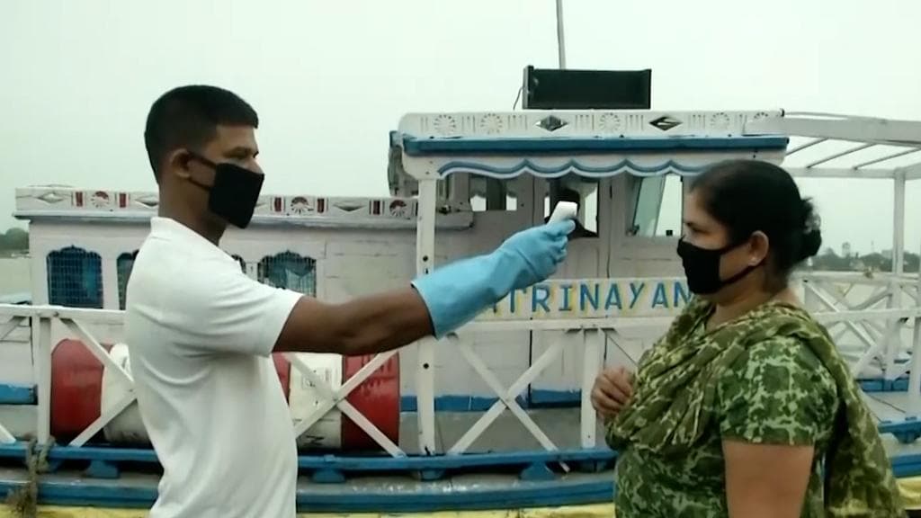 West Bengal Covid Update: পুজো মিটতেই লাগামছাড়া করোনার সংক্রমণ, প্রমাদ গুণছেন চিকিৎসকরা