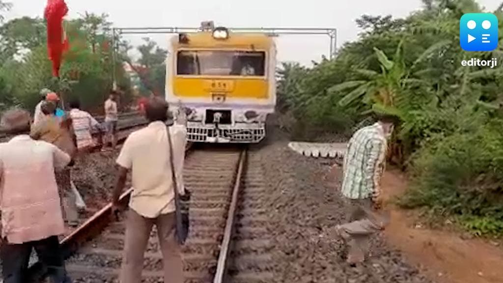 All India Strike: রেল অবরোধ করতে গিয়ে একটুর জন্য প্রাণে বাঁচলেন ধর্মঘটীরা