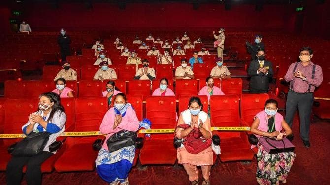 Delhi Cinema: दिल्ली में 100% क्षमता से खुलेंगे सिनेमाघर, बाजारों और शादियों की पाबंदी में भी राहत