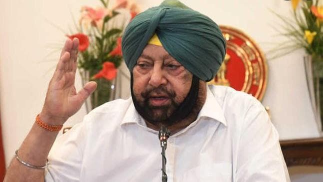 इस्तीफे के बाद 'बेफिक्र' नजर आए Amarinder Singh, फौजी दोस्तों को गाने सुना यूं लूटी महफिल